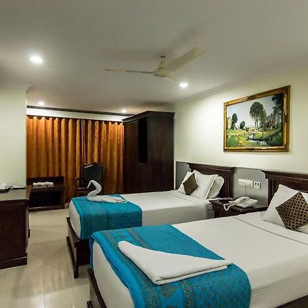 Capital O Hotel Central Park Near Birla Mandir Hyderabad Exterior photo