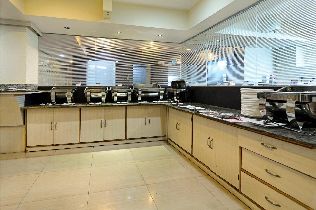 Capital O Hotel Central Park Near Birla Mandir Hyderabad Exterior photo