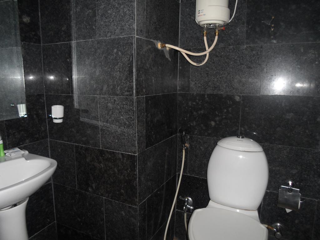 Capital O Hotel Central Park Near Birla Mandir Hyderabad Exterior photo
